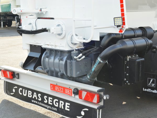 SEMIREMORCI CU DESCARCARE MIXTA (PNEUMATIC + SNEC)