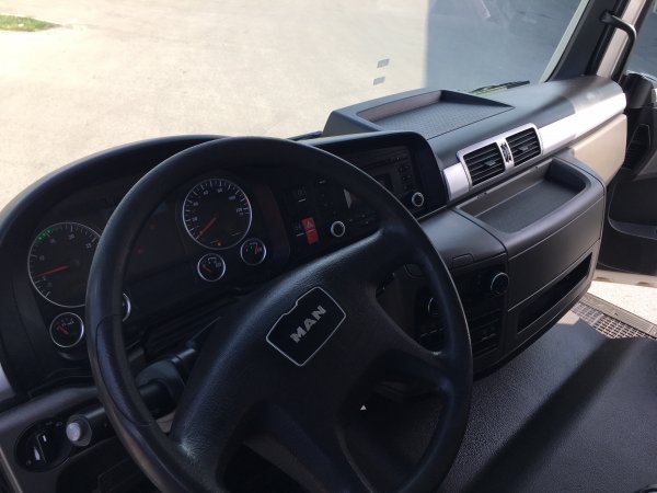 MAN TGM 18.290 cu cisterna de LAPTE