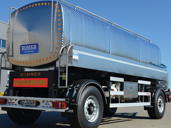 Remorci cisterna pentru transport lapte